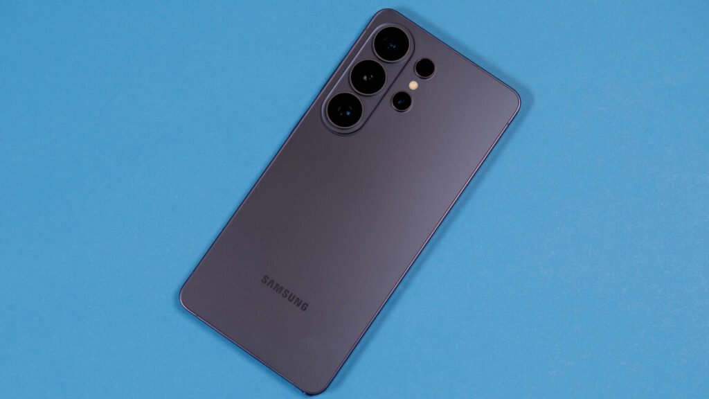 Samsung might lose money on phones for the first time ever—blame the AI memory crunch