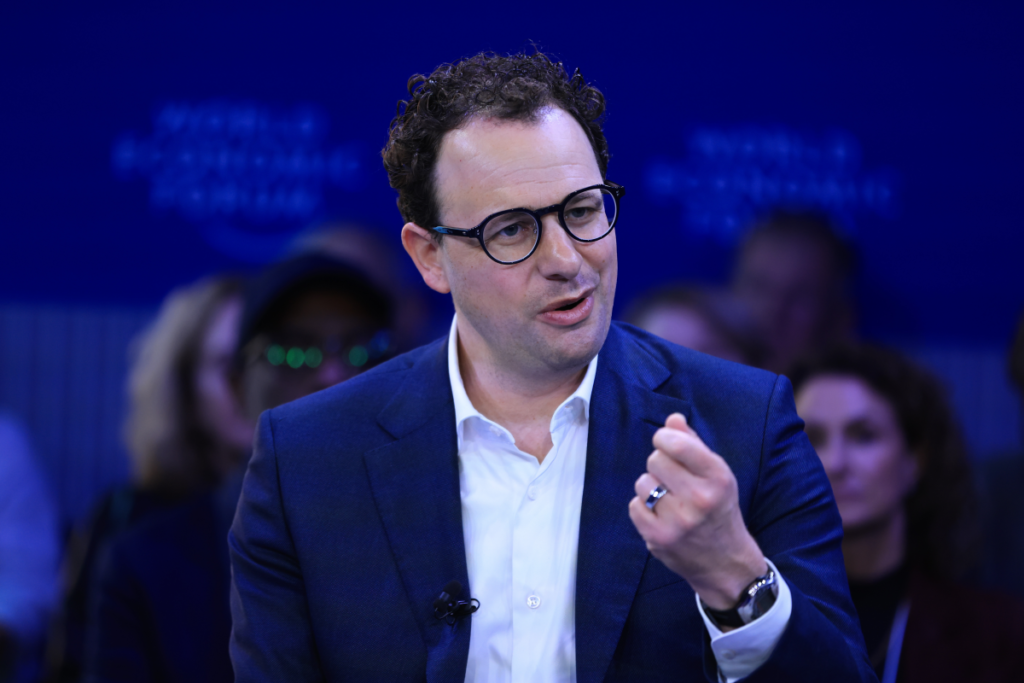 Anthropic’s $900B valuation talks: the AI arms race is just getting started